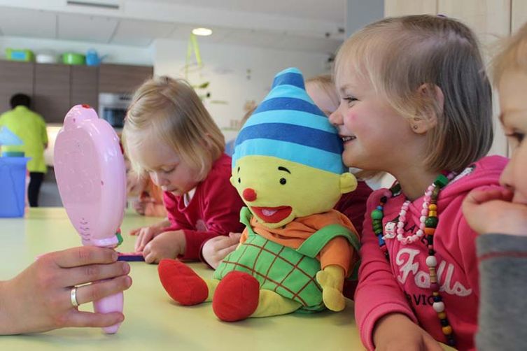 Soms wil een kind even lekker alleen spelen in de bouwhoek van kinderdagverblijf De Hummeltjeshoeve;